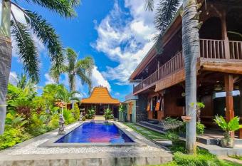 The Lavana Villa Catu Seririt allows 18 year olds to book a room