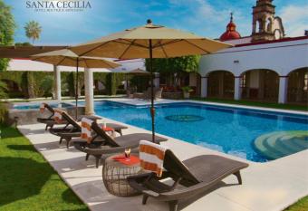 Ex Hacienda Santa Cecilia allows 18 year olds to book a room