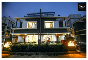 Meadows Villa has Smoking/Balcony rooms