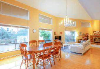 Cozy 3-bedroom home in South Surrey allows 18 year olds to book a room