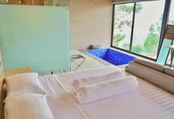 Azana Essence Selo Boyolali allows 18 year olds to book a room