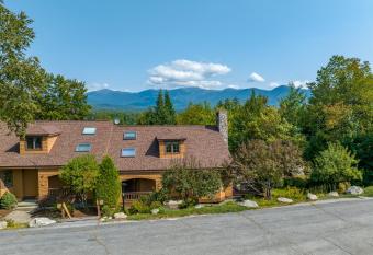 FC17 Stylishly renovated Forest Cottage walk to Bretton Woods ski trails wifi cable ping pong has Balcony rooms