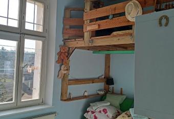 - PASTELOWY loft - has rooms with a private hot tub