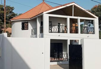 BELLE VILLA PROCHE BORD DE MER has Balcony rooms