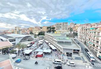 Suite Bellavista - centralissimo Sanremo has Balcony rooms