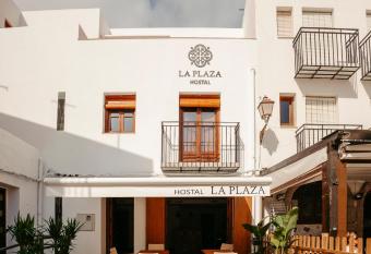 La Plaza Hostal allows 18 year olds to book a room
