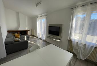 La terrazza sul Trebbia allows 18 year olds to book a room