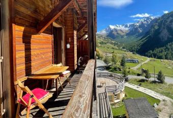 La Bianca * * cosy et chaleureux has Balcony rooms