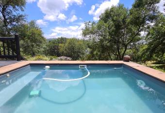 Robin Da Gama Dam White River has Balcony rooms