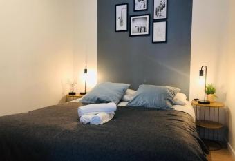 Atelier Arthaud allows 18 year olds to book a room