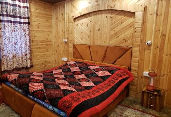 Humayun group has rooms with a private hot tub