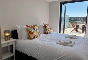 SoHot Stays Sea View Apartments - Apt 03 has Balcony rooms