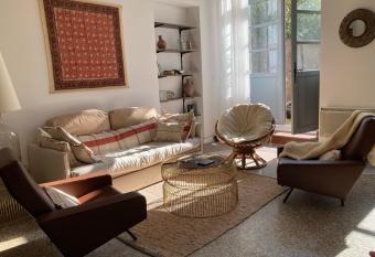 L Oasis de La Roquette allows 18 year olds to book a room