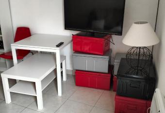 Studio 2 pers calme proche centre allows 18 year olds to book a room