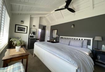 The Midtown Cottage- w/ Private Entrance and Views has Balcony rooms