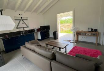 Charmante maison Saint-Fran  ois 4 personnes allows 18 year olds to book a room