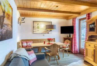 Ferienhaus Sonnblick Wohnung Gamsbock has Balcony rooms