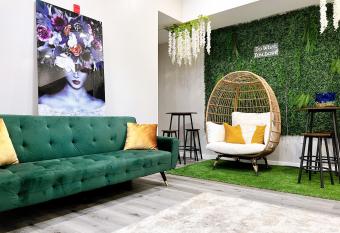 Stay at Luna on Ridge Ave & 16th has Balcony rooms