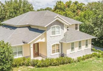 (null) has rooms with a private hot tub