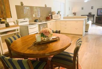 Cloudland Garden Oasis has Balcony rooms