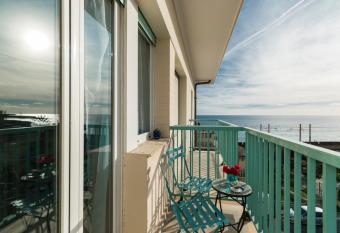 Casa Acqua Marina - 1 min from the sea, Wi-Fi & Air Conditioning, Sea View Balcony allows 18 year olds to book a room