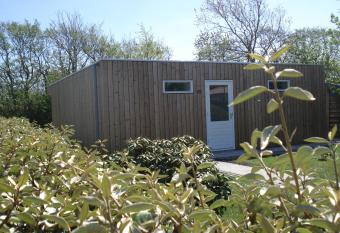 Strandhuisje CATO, vlakbij zee! allows 18 year olds to book a room