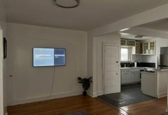 JFK/ LGA/UBS arena/Citi Field Apt E allows 18 year olds to book a room