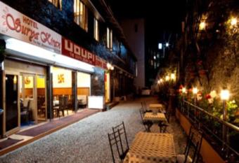 surya kiran has Smoking rooms