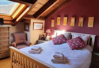 DUPLEX ABUHARDILLADO EN ESTERRI d   NEU has Balcony rooms