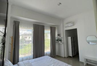 VILLA SKYE has Balcony rooms