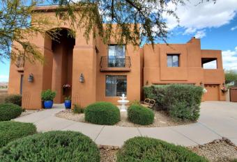 RESORT-LUXURY HOME-HEATED POOL-GARDEN- 8BD-6R-3BA has Balcony rooms