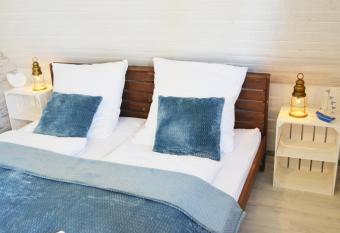 Pension L  beck has Balcony rooms