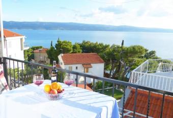 Beach apartments Miranda has Balcony rooms