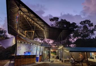 Shipwrecked Hostel allows 18 year olds to book a room