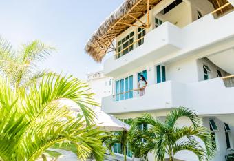 El Sho allows 18 year olds to book a room