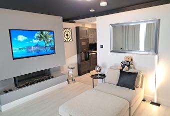 SeaView Apartment Suite has Balcony rooms