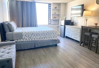 Hawaiian monarch cozy studio allows 18 year olds to book a room