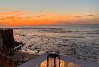 Asilah * Dar Badiaa * Riad vue sur l   Atlantique allows 18 year olds to book a room