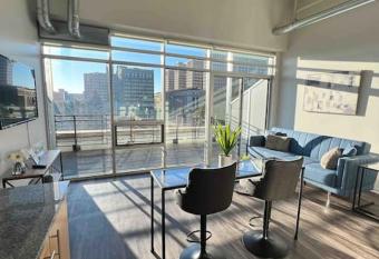 APT Downtown Detroit with VIEW has Balcony rooms