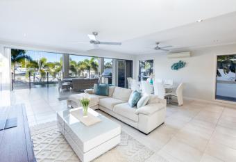 King Sized Family Home with Marina View Pool and Balcony has Balcony rooms