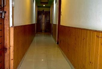 Nightingale inn has Smoking rooms