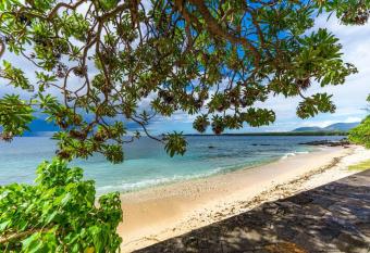 Beachfront Tamarin Villa has Balcony rooms