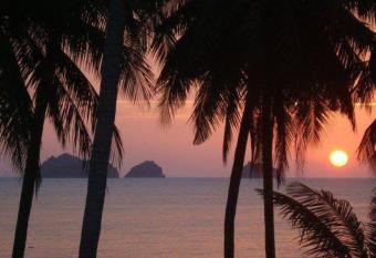 House by the beach with amazing sunset views allows 18 year olds to book a room