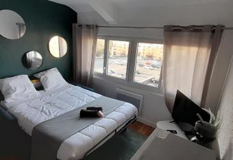 Le Green - Studio - hyper Centre allows 18 year olds to book a room