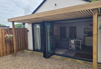 Newbus Grange Lodge The Cottage has Balcony rooms