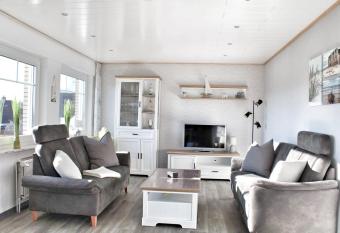 Nordsee Anker Unsere moderne 87 qm Ferienwohnung in Norden Ortsteil Ostermarsch allows 18 year olds to book a room