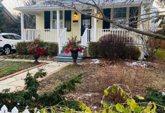 Heritage House Niagara allows 18 year olds to book a room