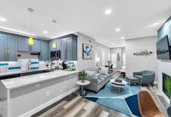 Best of Oaklawn Mins to Uptown and Medical Center allows 18 year olds to book a room