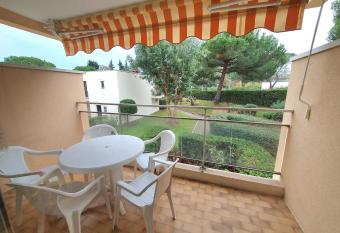 L OREE DU GOLF has Balcony rooms