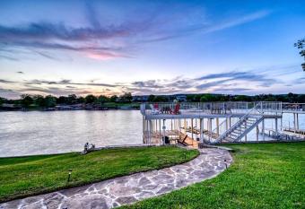 (null) has Balcony rooms